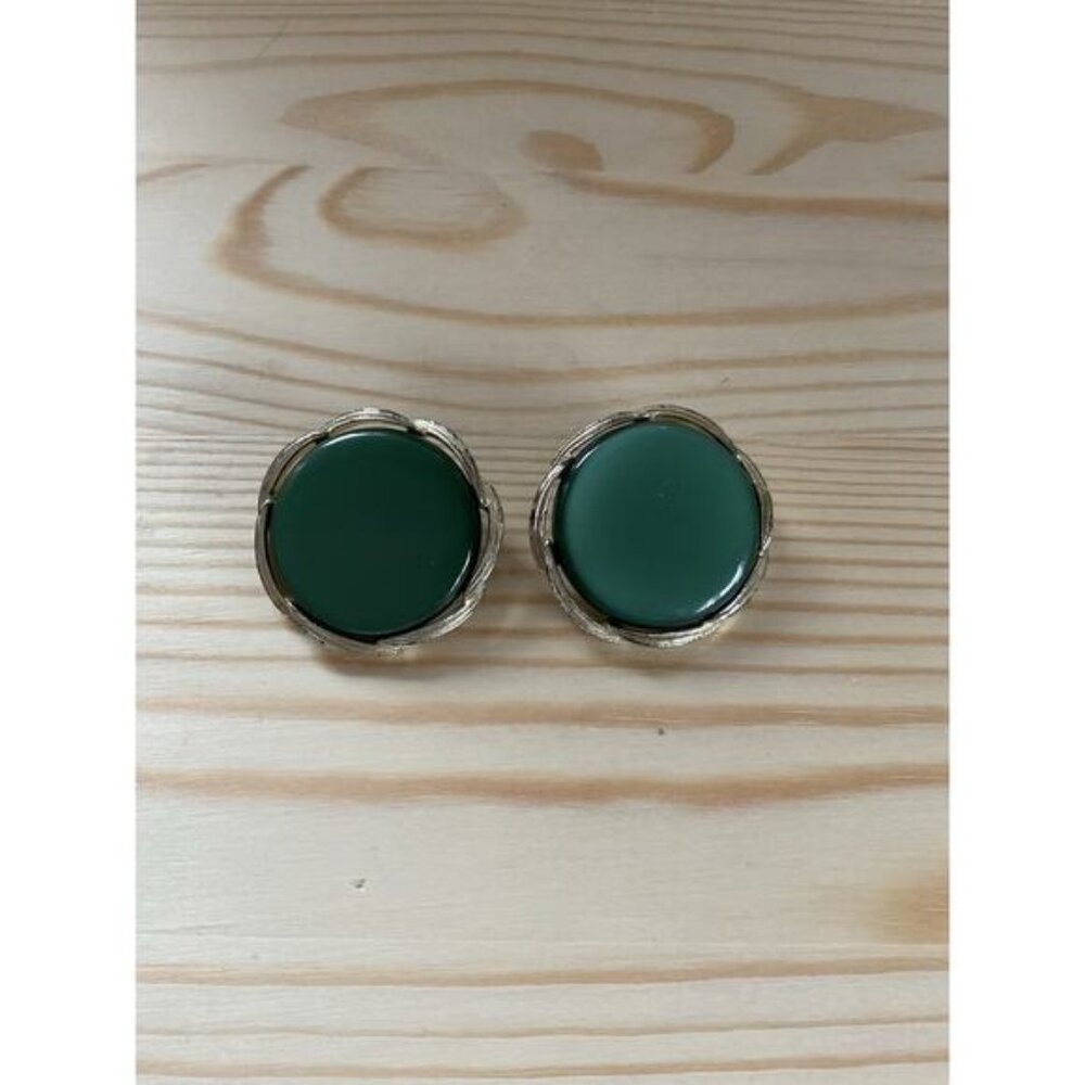 Vintage Lisner Green Clip-On Earrings With Silver-Tone Metal Accents